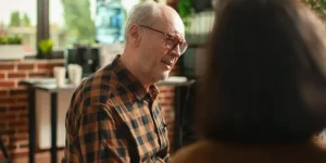 Dificuldade para encontrar palavras ao falar: é afasia?